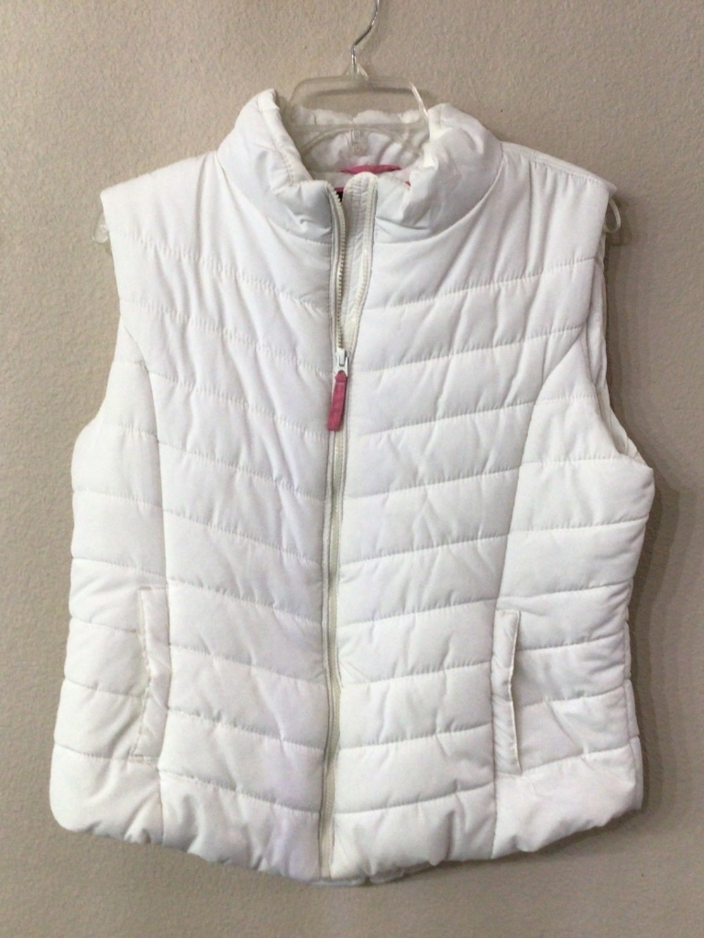 Aeropostale white puffer vest. Excellent shape. Size XL/TG.